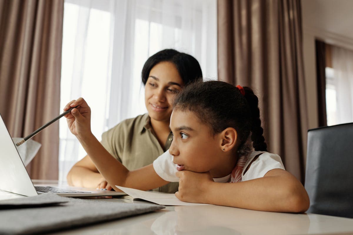 Feeding therapist supporting a child during a calm, structured mealtime practice session